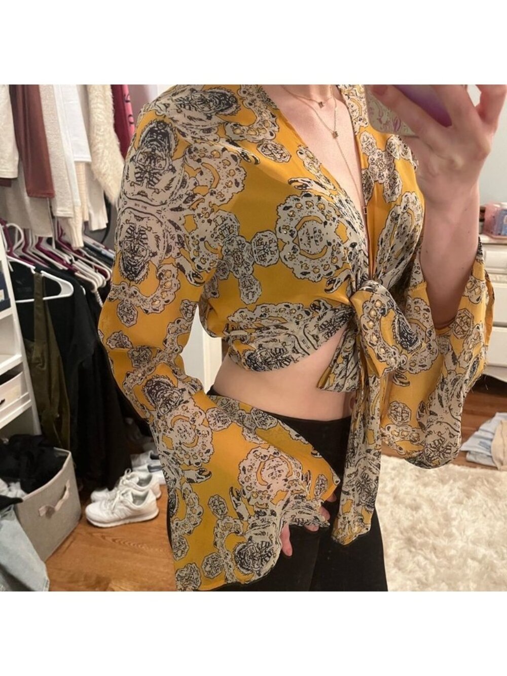 Tie front flare sleeve crop top - Picture 3 of 3